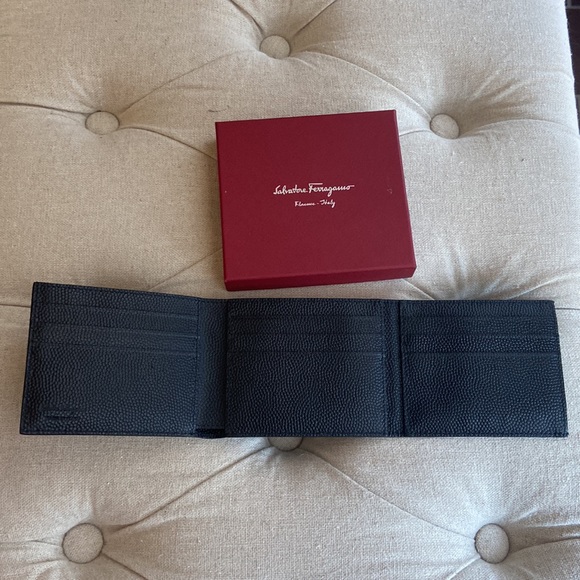 Salvatore Ferragamo Men's Pebbled Tri Fold
Leather Wallet - Picture 3 of 7